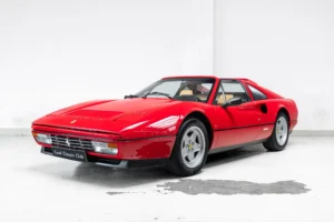 684d5cb39554ee02610e85c1_Ferrari 328 GTS Rood-Tan-1