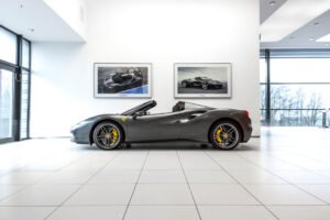 Ferrari-488-grijs-1